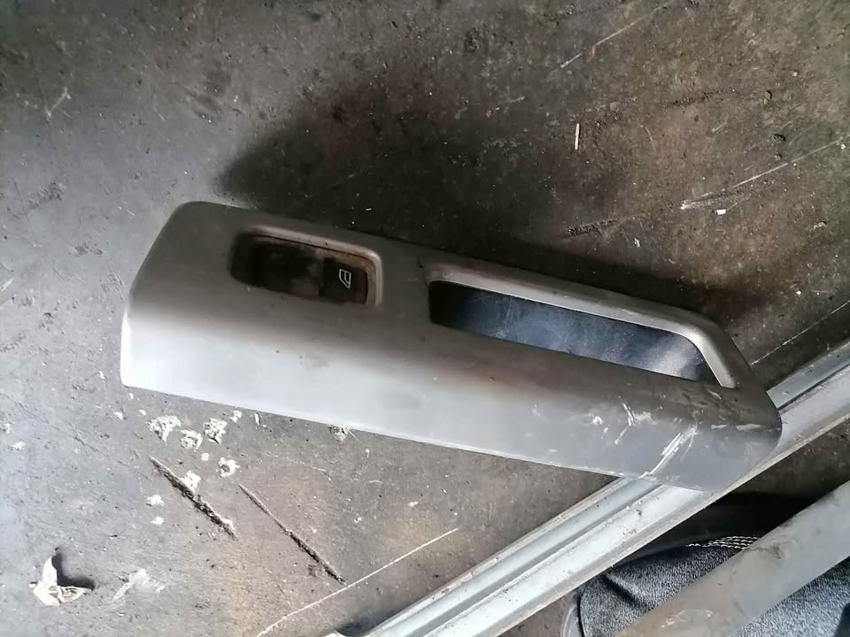 Volvo s40 window switch - Private Seller Volvo s40 window switch - Private Seller