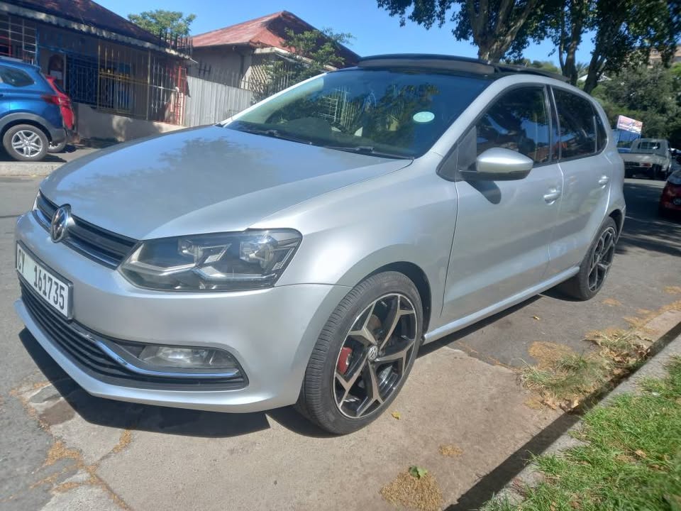 2015 VW Polo 6 Tsi Comfortline 1.2 Petrol, Manual with Sunroof, Silver Color, Mileage
