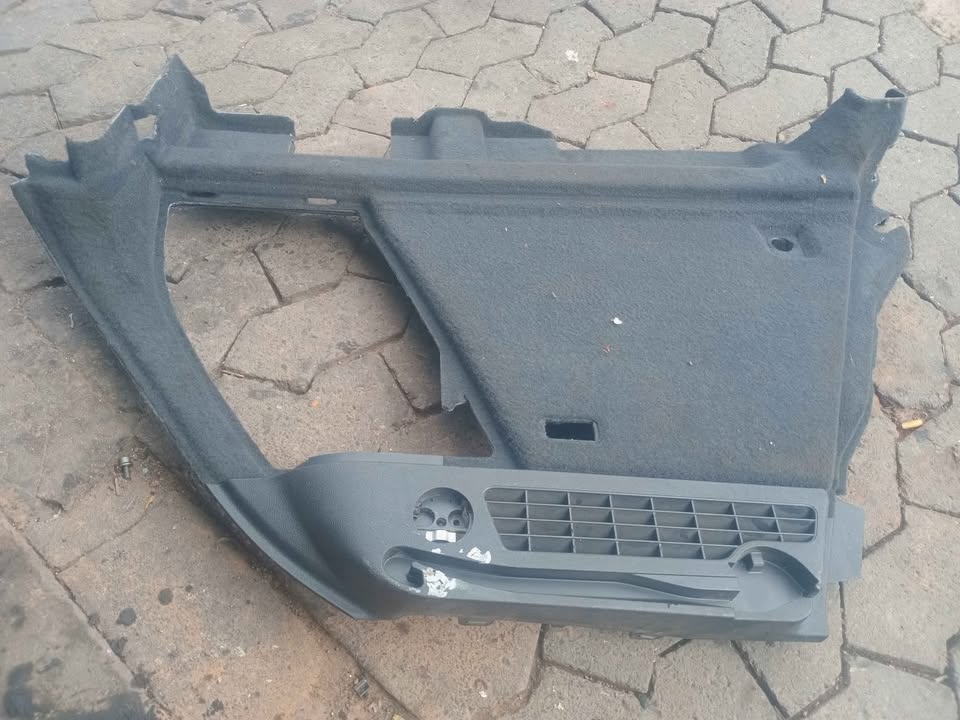 2016-2018 Audi Q3 Rear Pasenger Inner Quarter Panel Trim - 8U0-863-880-L-Ibh - Private Seller