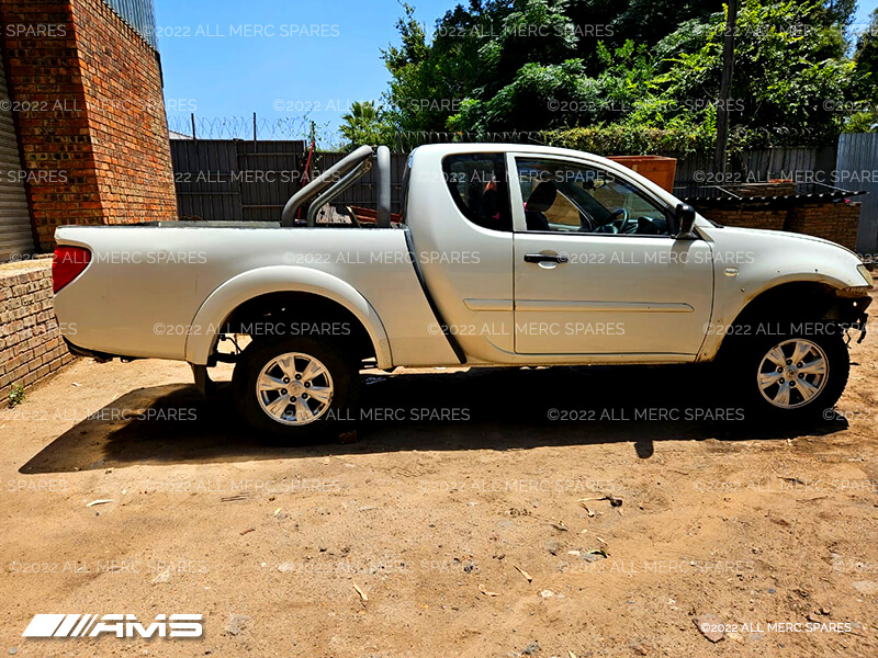 Mitsubishi Triton 2.5 manual stripping for spares
