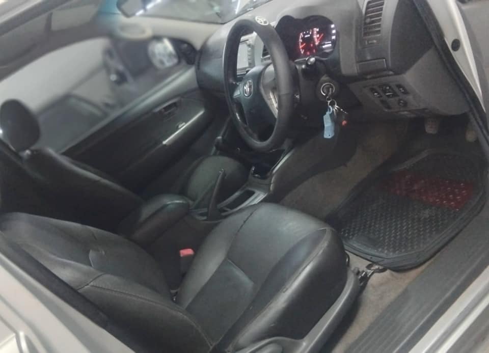2014 Toyota Hilux 3.0 D4d manual Xtra Cab Legend 45 manual  Gold Color  Spare Key Reverse Camera