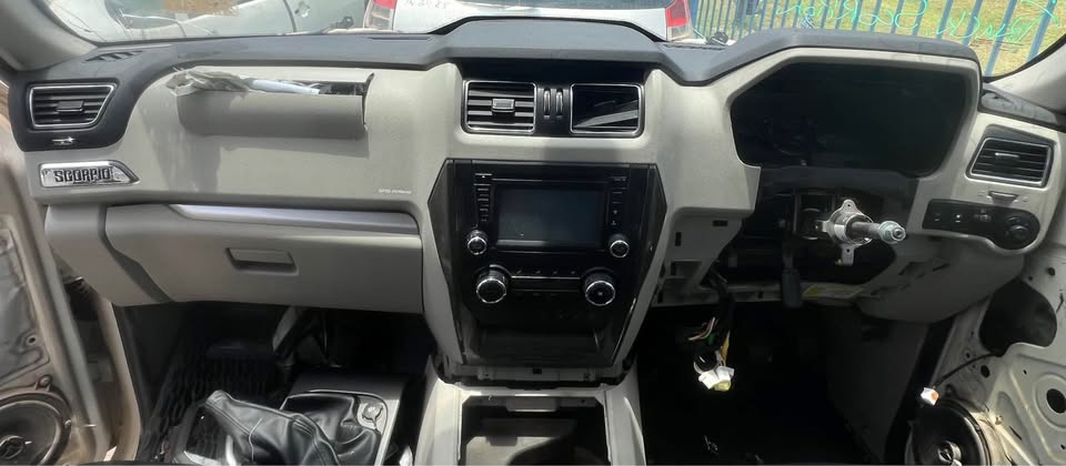 Mahindra Scorpio S10 Suv Complete Dash For Sale Call or whatsapp - Private Seller