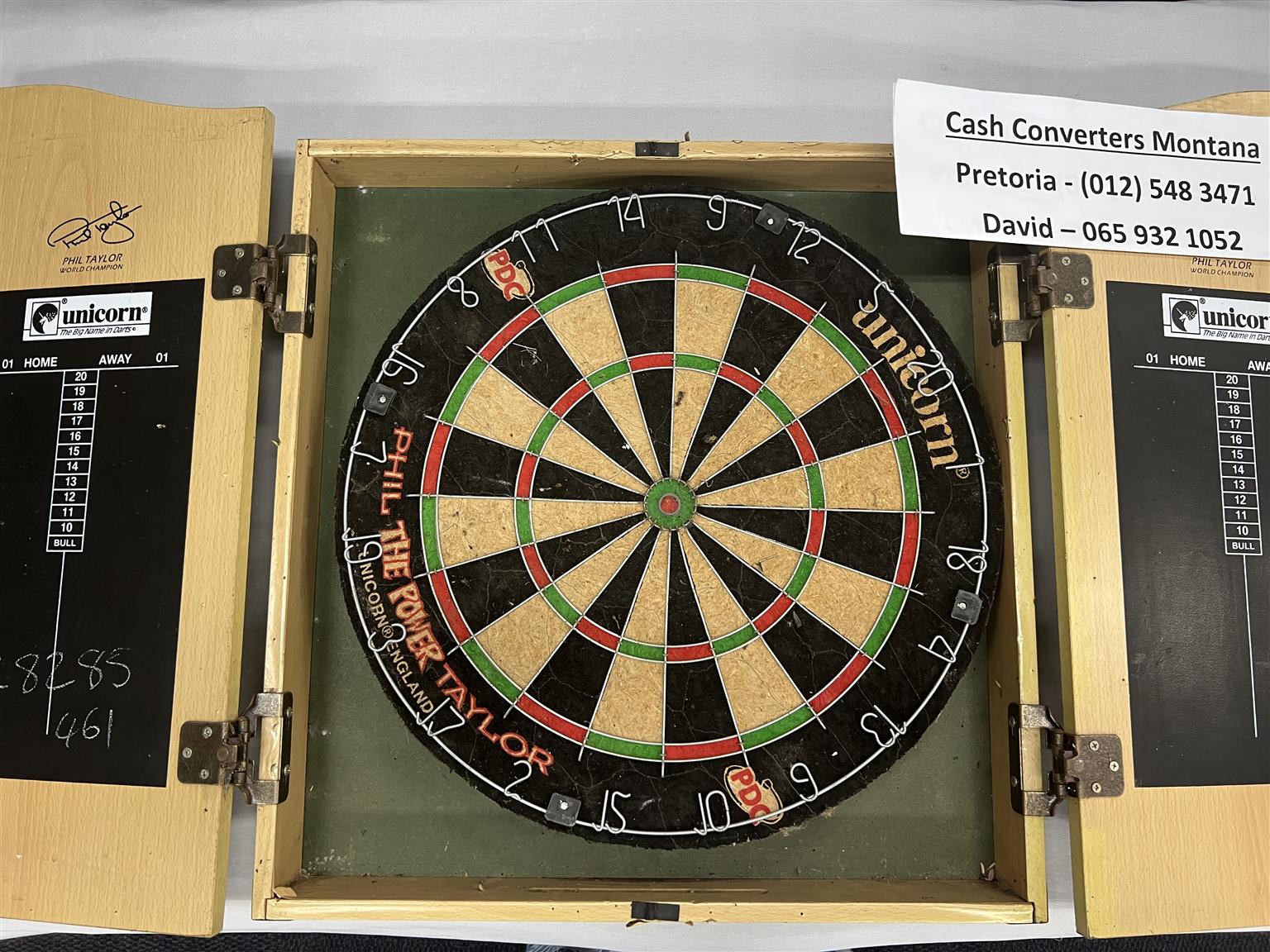Dartboard in Wooden Case signed by Phil Taylor