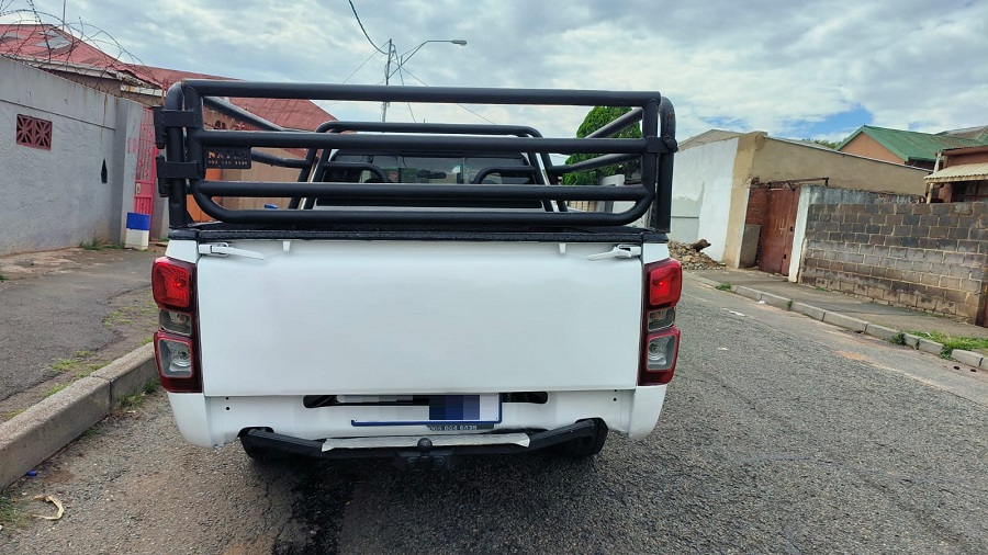 2011 Isuzu KB250 SuperCab Extended Bakkie Manual Fabric Seats Good Ord