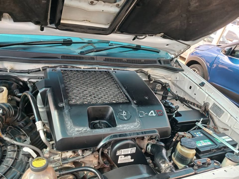 2008 model Toyota Hilux canopy Doubel 4x4 Manuel Transmission petrol 3.0 engine capacity