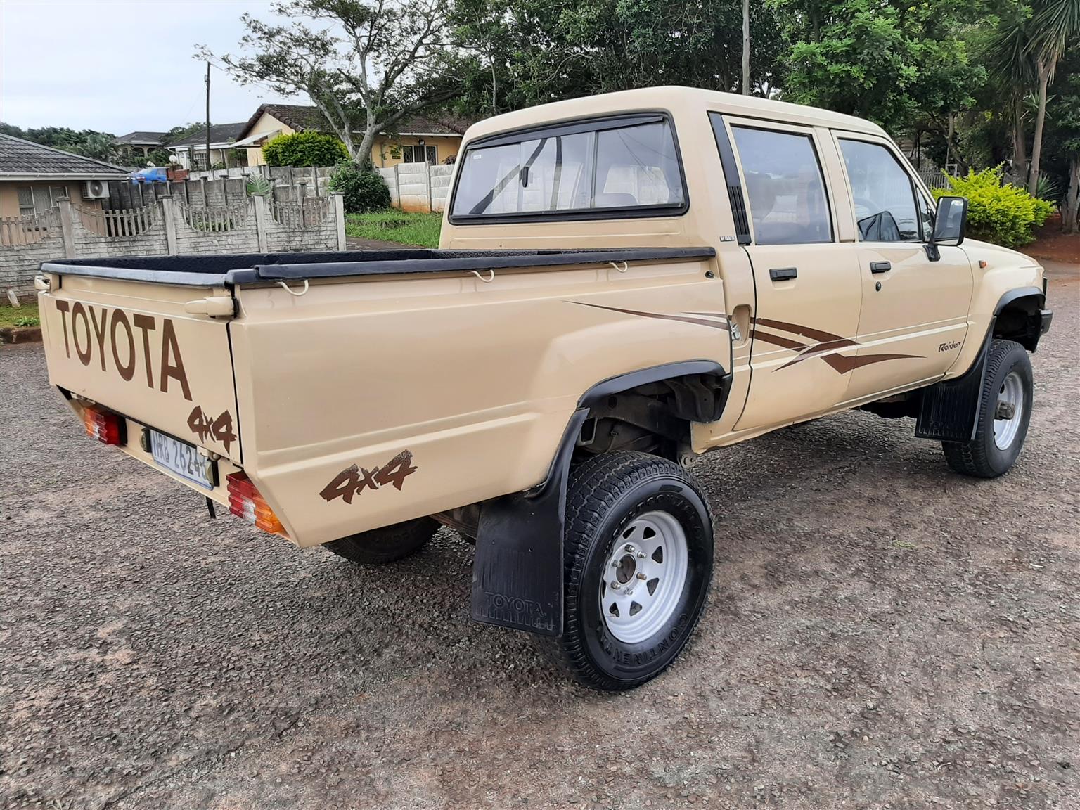 Hilux Double Cab 4 X 4 With Diff Locks