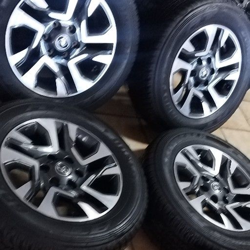 Toyota fortuner wheels