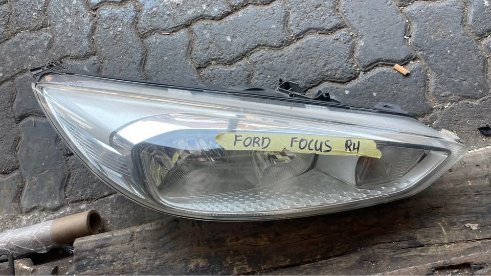 Ford Focus headlight - Private Seller Ford Focus headlight - Private Seller