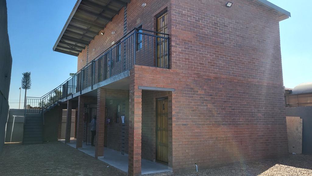 MORDERN ENSUITES FOR RENT IN MEADOWLANDS ZONE 6 WEST. Junk Mail