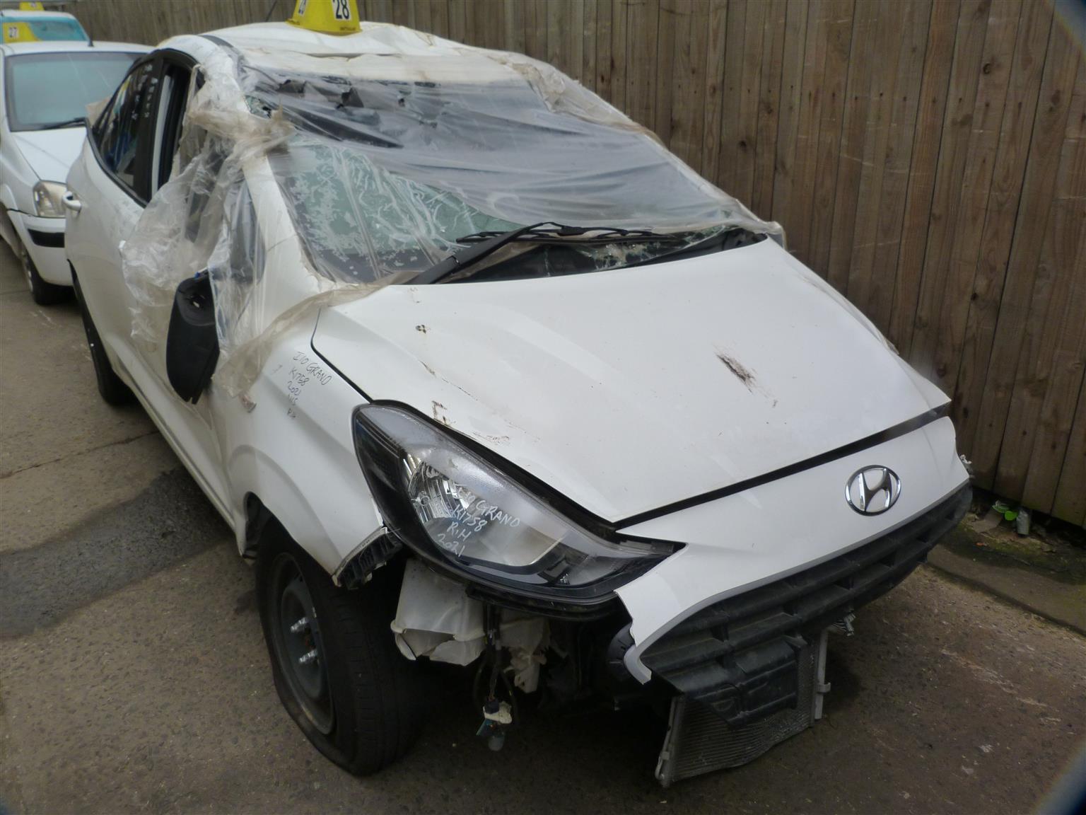 White Hyundai Grand i10 1.0 Fluid - 2021 - Private Seller White Hyundai Grand i10 1.0 Fluid - 2021 - Private Seller