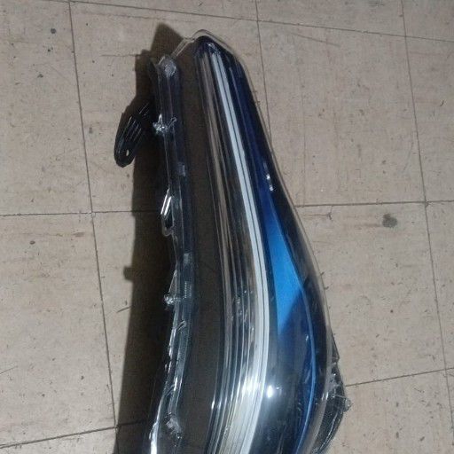 Toyota corolla cross headlight - Private Seller Toyota corolla cross headlight - Private Seller