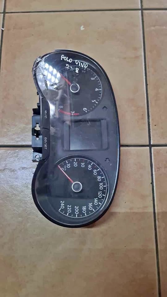 Polo vivo 208 cluster