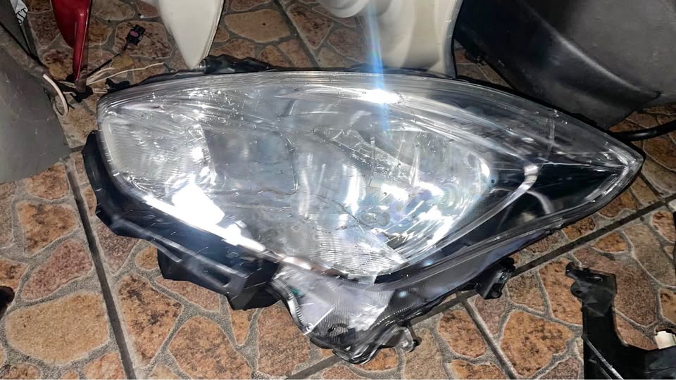 Suzuki Swift headlight - Private Seller Suzuki Swift headlight - Private Seller