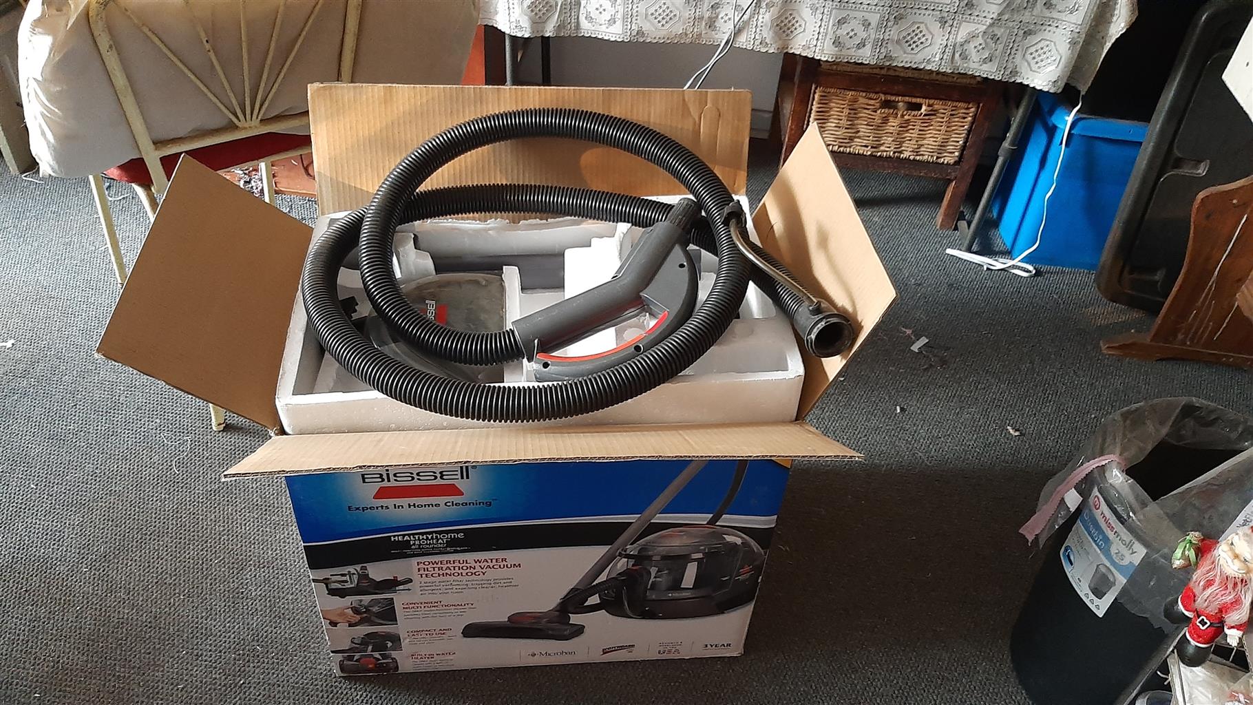 Bissell carpet washer and facuum cleaner 
