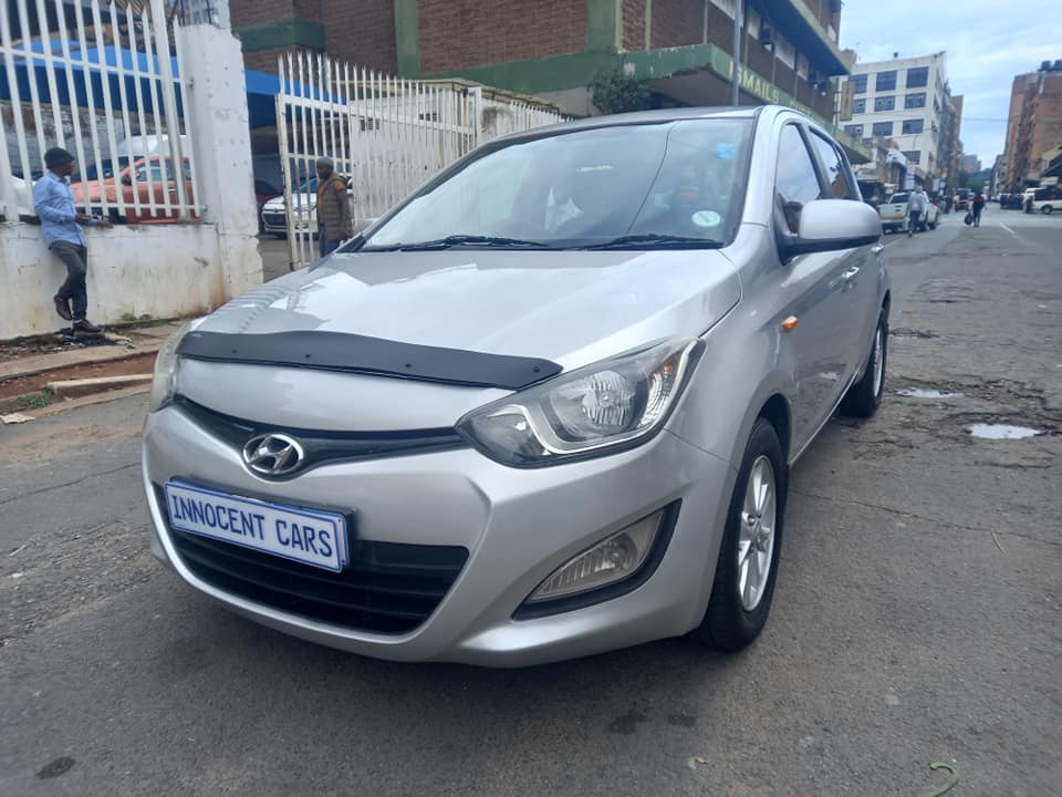 2014 HYUNDAI i20 1.2 PETROL, HATCHBACK, SILVER COLOUR,  85000KM,