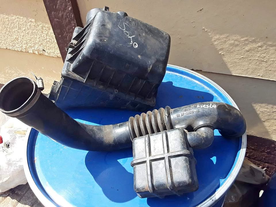 Ford fiesta // mazda soho airfilter housing for sale - Private Seller Ford fiesta // mazda soho airfilter housing for sale - Private Seller