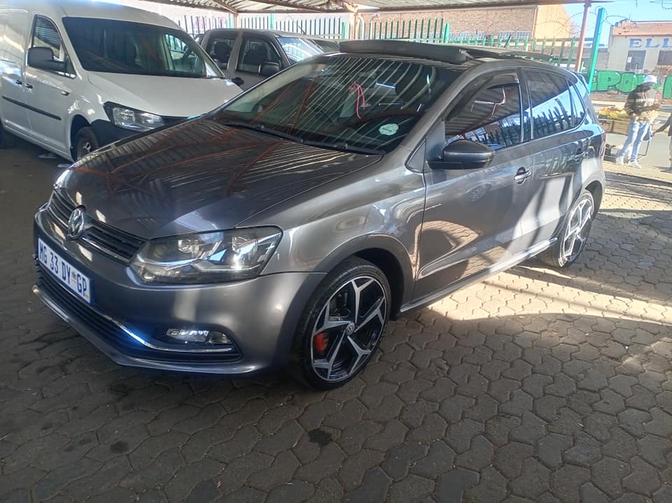 Volkwogen Polo6 1.2 Tsi Comfortline Manual petrol 2016 Grey Sunroof
