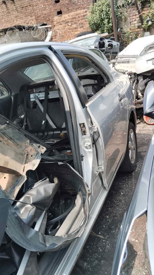 2008 Toyota Yaris sedan 4-door striping for spares - Private Seller