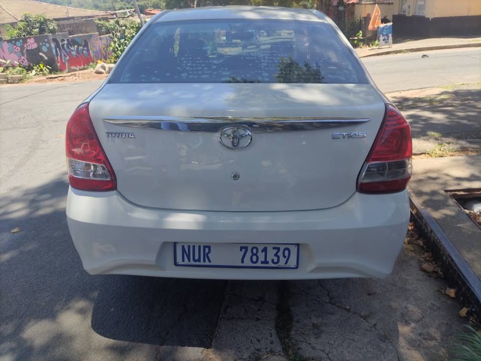 2015 Toyota etios 1.5 sedan