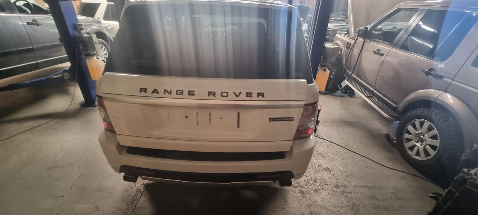 2012 Range Rover Sport 5.0l V8 S/C AutoBiography Rear Bumper for sale - Private Seller 2012 Range Rover Sport 5.0l V8 S/C AutoBiography Rear Bumper for sale - Private Seller
