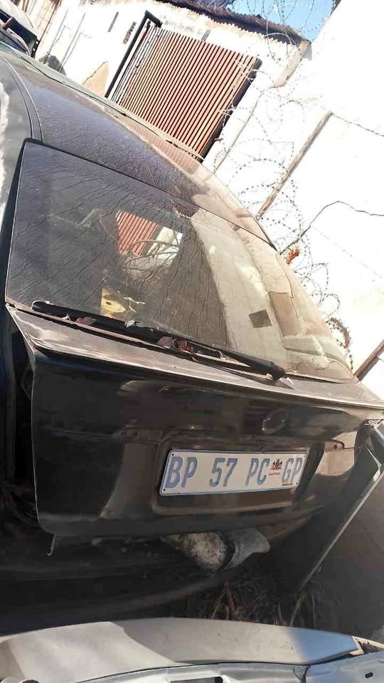 BMW 318ti E46 tailgate