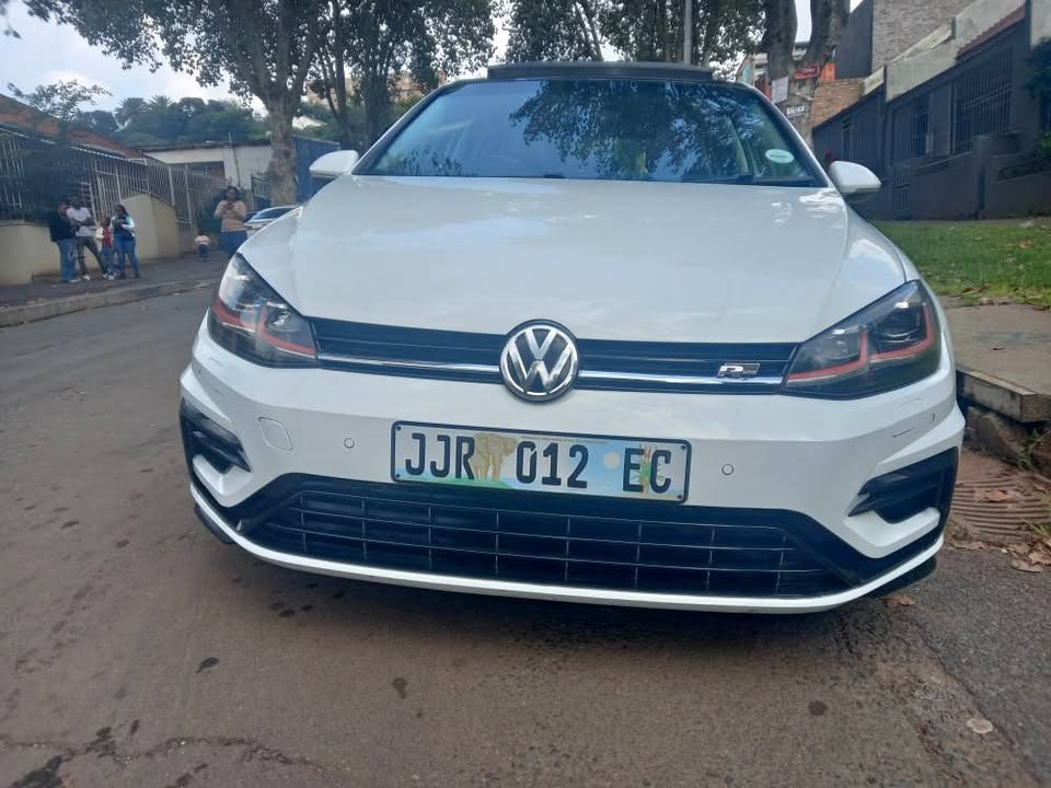 2019 VW Golf 7 RLine 1.4 Petrol, Manual,   62000kms, R200,000. Sunroof  Leather seat