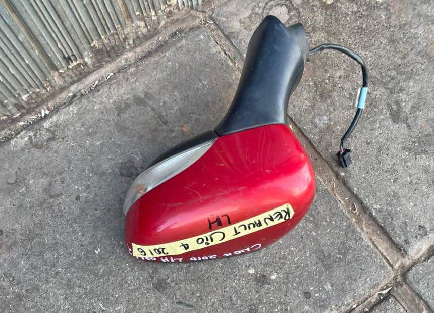 Renault Clio 4 side mirror - Private Seller Renault Clio 4 side mirror - Private Seller