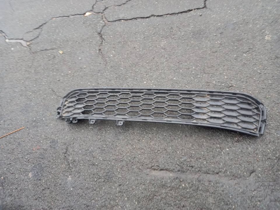 2011 - 2014 Chevrolet Cruz Front Lower bumper Grille - Private Seller 2011 - 2014 Chevrolet Cruz Front Lower bumper Grille - Private Seller