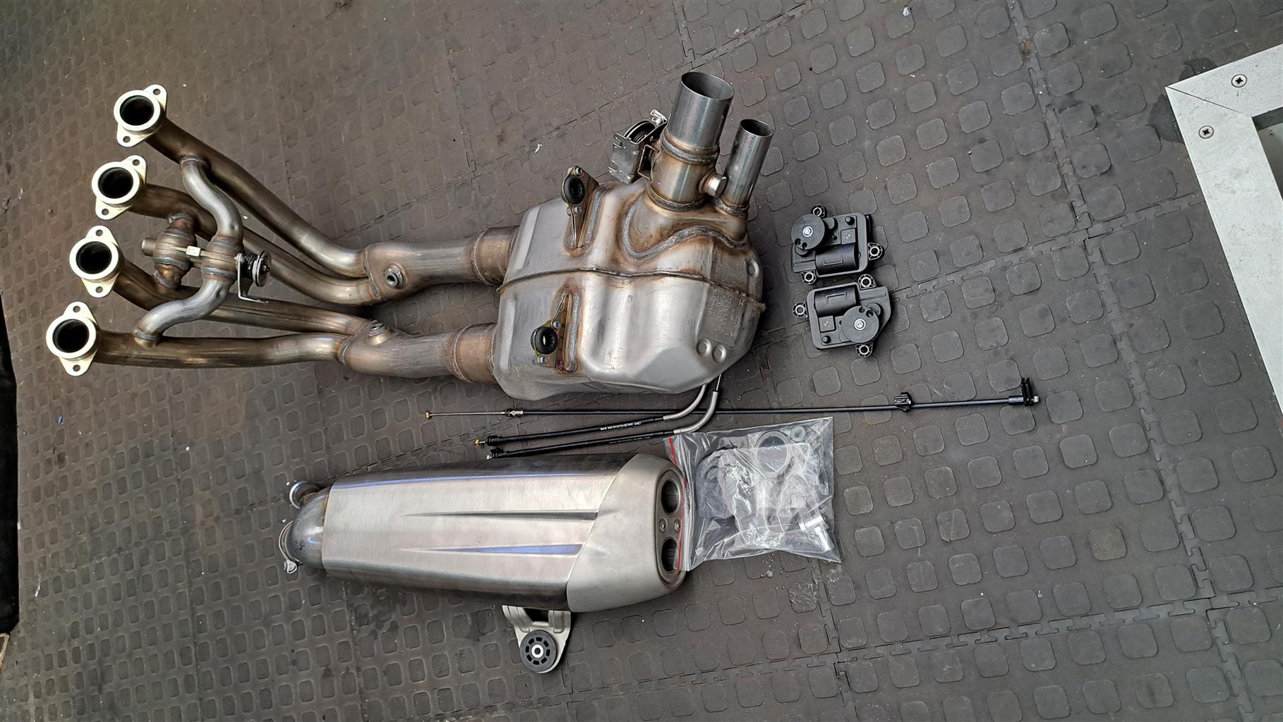 2017 BMW s1000 EXHAUST SYSTEM 2017 BMW s1000 EXHAUST SYSTEM