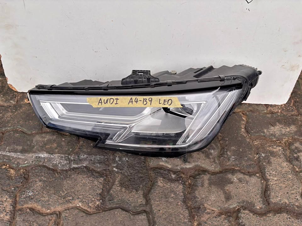 AUDI A 4 LED HEADLIGHT LEFT HAND SIDE - Private Seller AUDI A 4 LED HEADLIGHT LEFT HAND SIDE - Private Seller