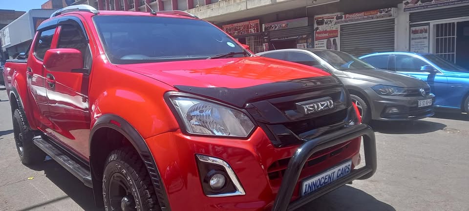 2019 ISUZU KB250 2.5 DIESEL, MANUAL , DOUBLE CAB, RED COLOUR, MILEAGE 97000KM