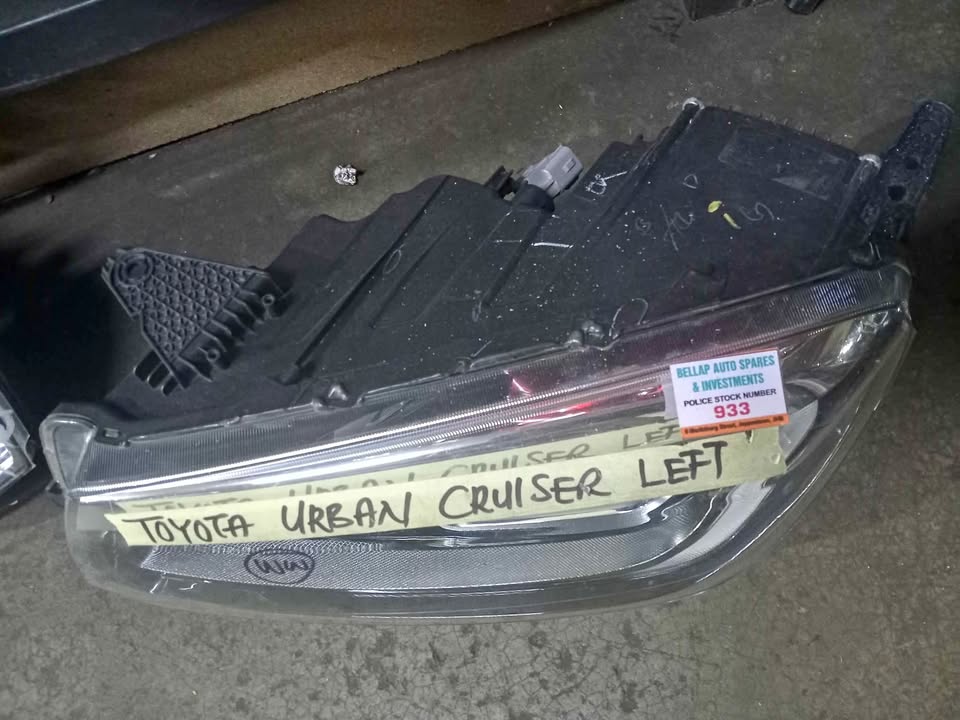 Toyota Urban Cruiser left headlight xenon - Private Seller Toyota Urban Cruiser left headlight xenon - Private Seller