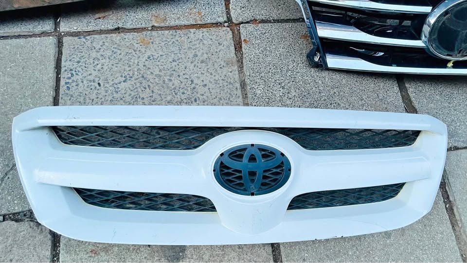 Toyota Hilux D4D grill - Private Seller Toyota Hilux D4D grill - Private Seller