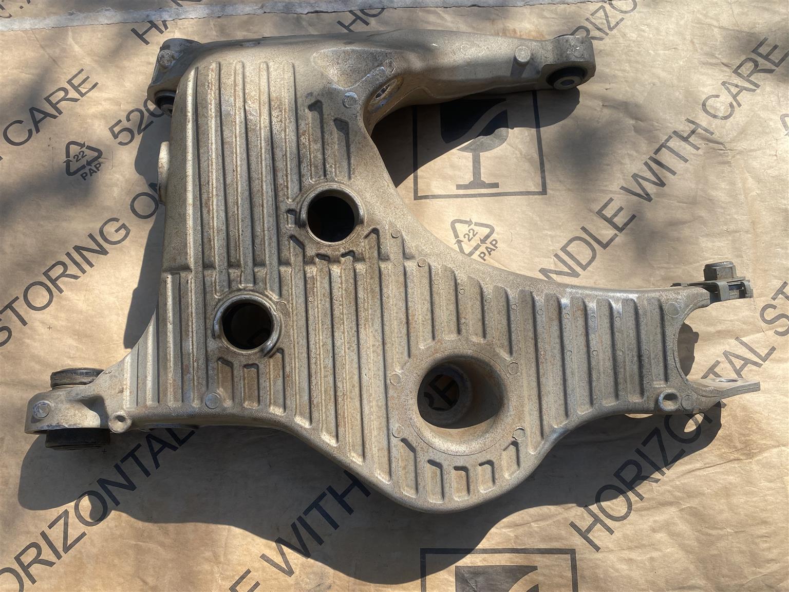 2023 LAND ROVER DEFENDER LEFT REAR CONTROL ARM FOR SALE. IN PRISTINE CONDITION