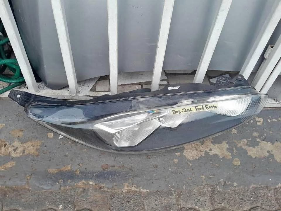 2013-2016 FORD FIESTA RIGHT SIDE HEADLIGHT FOR SALE 2013-2016 FORD FIESTA RIGHT SIDE HEADLIGHT FOR SALE