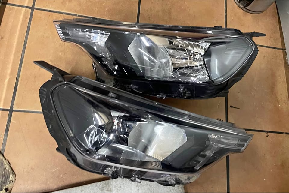 Kia Sonet headlights - Private Seller Kia Sonet headlights - Private Seller