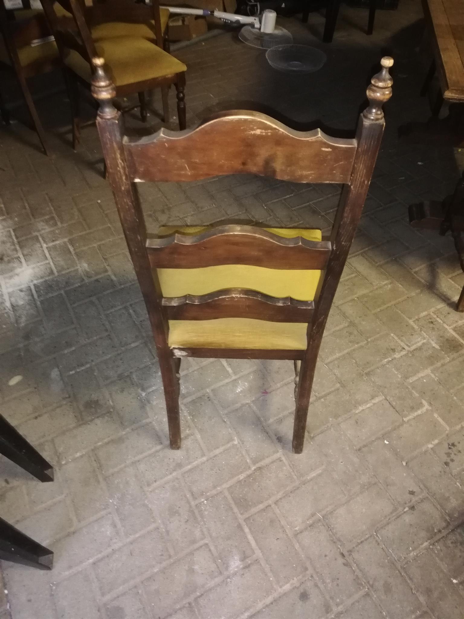 Vintage dining room table and six chairs