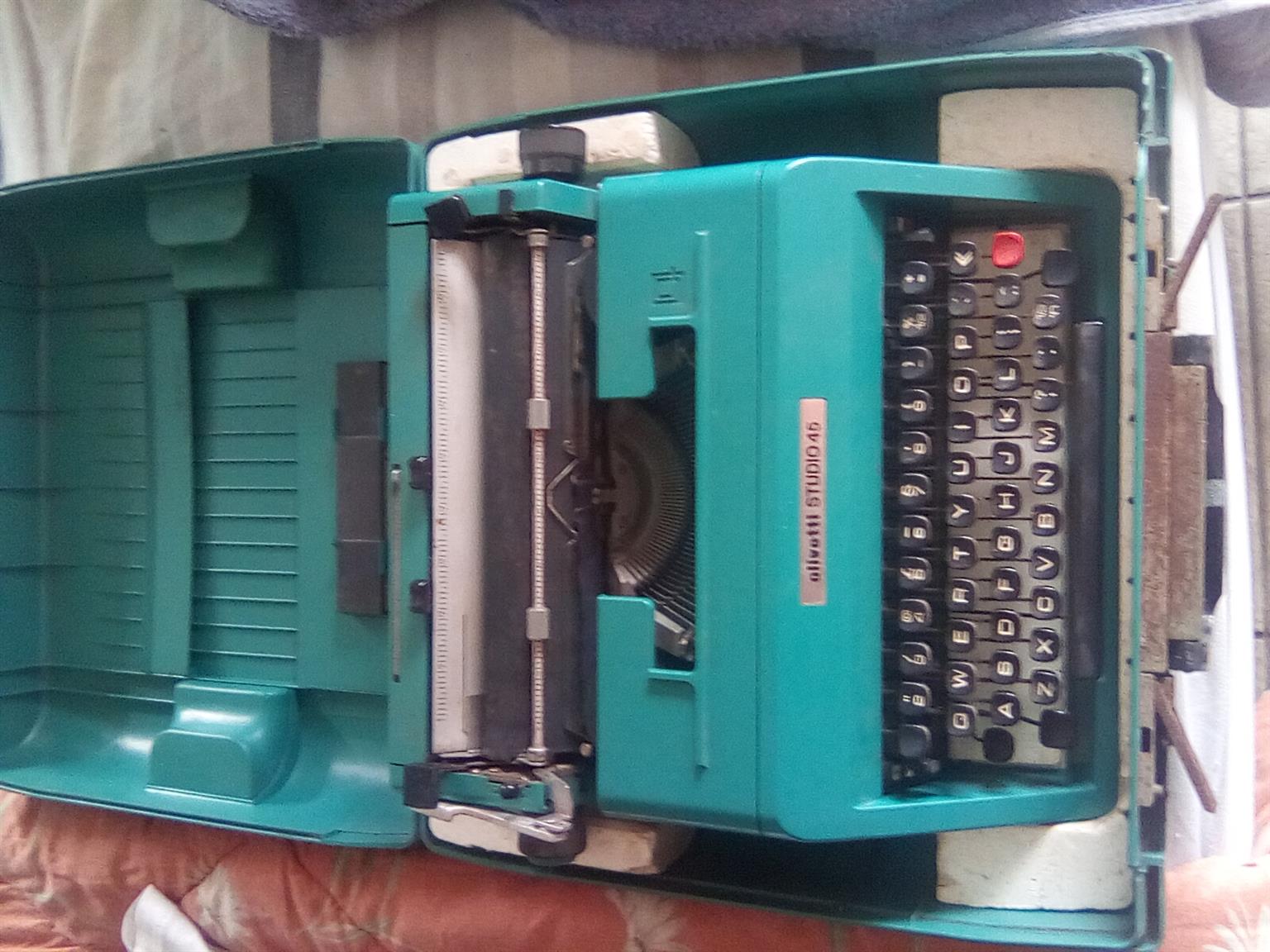 Olivetti studio 45 typewriter