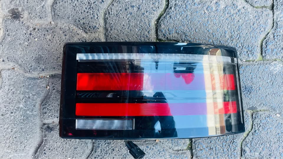 LAND ROVER DISCOVERY 5 LED TAILLIGHT - Private Seller LAND ROVER DISCOVERY 5 LED TAILLIGHT - Private Seller