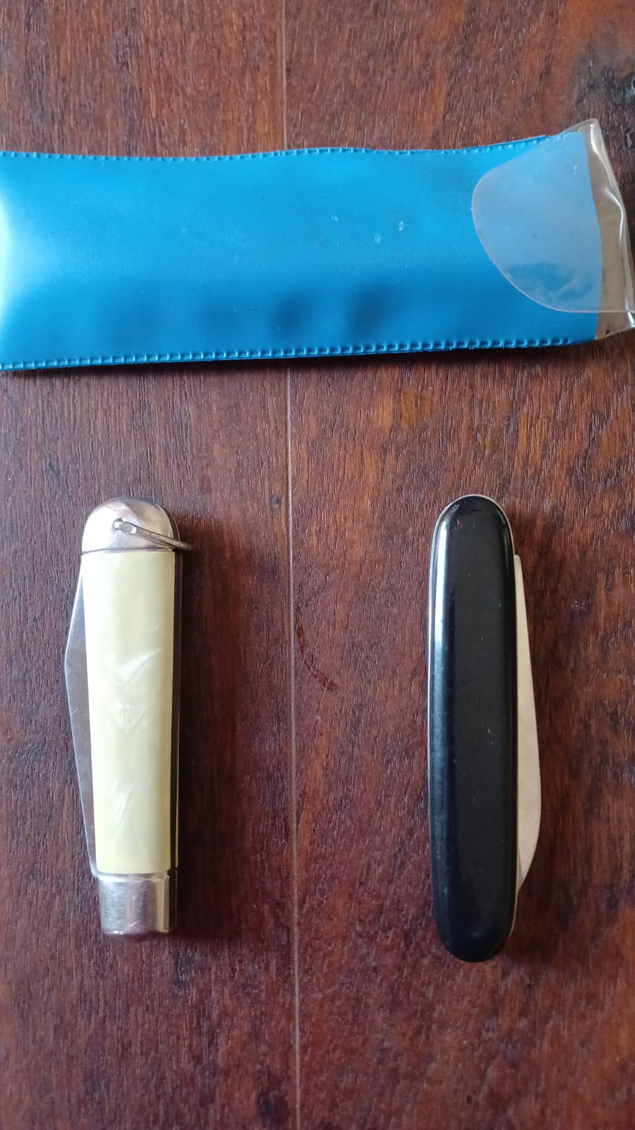 3x collectors knives