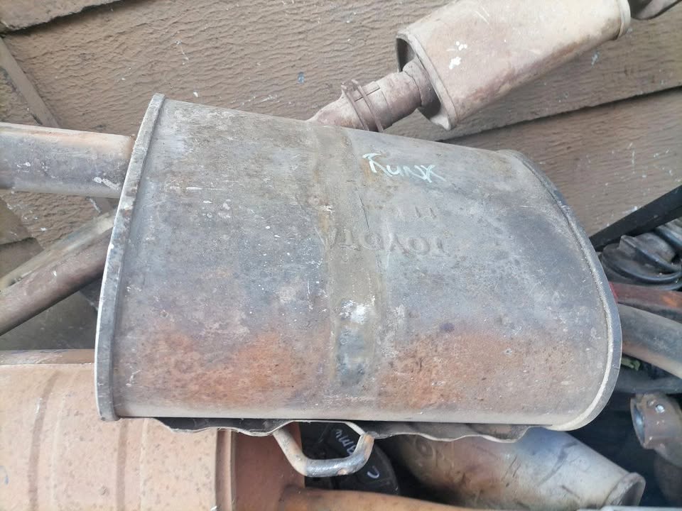 TOYOTA RUN-EX EXHAUST BOX - Private Seller TOYOTA RUN-EX EXHAUST BOX - Private Seller