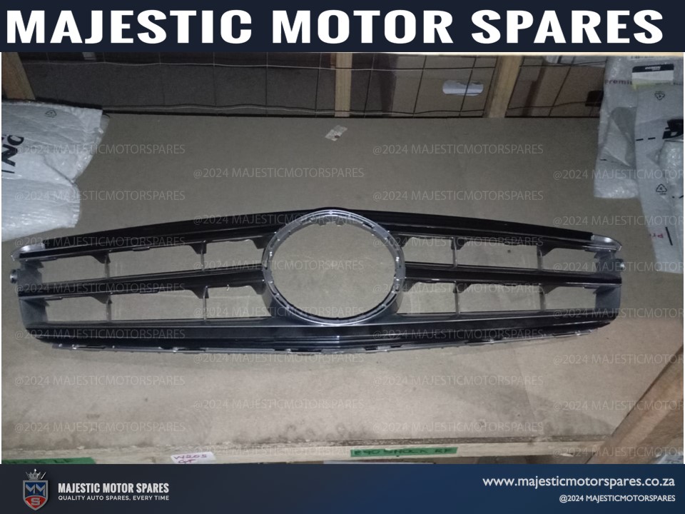 2011 to 2013 Mercedes Benz W204 Radiator Grill for Sale Brand New - Private Seller 2011 to 2013 Mercedes Benz W204 Radiator Grill for Sale Brand New - Private Seller