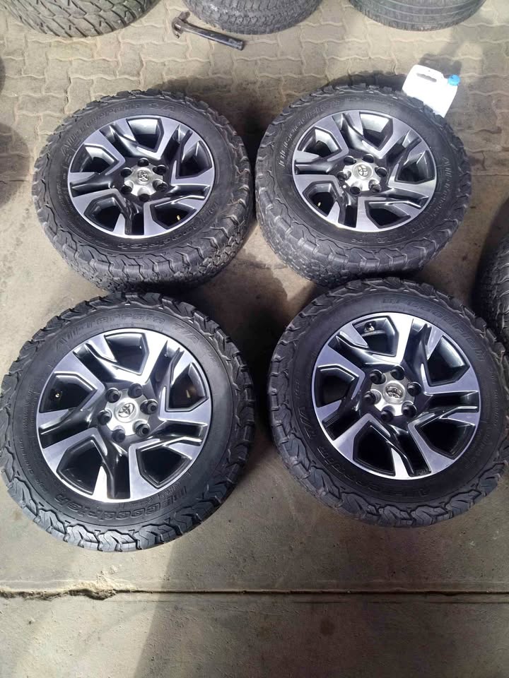 18 inch Toyota hilux / Fortune G-D6 - Private Seller