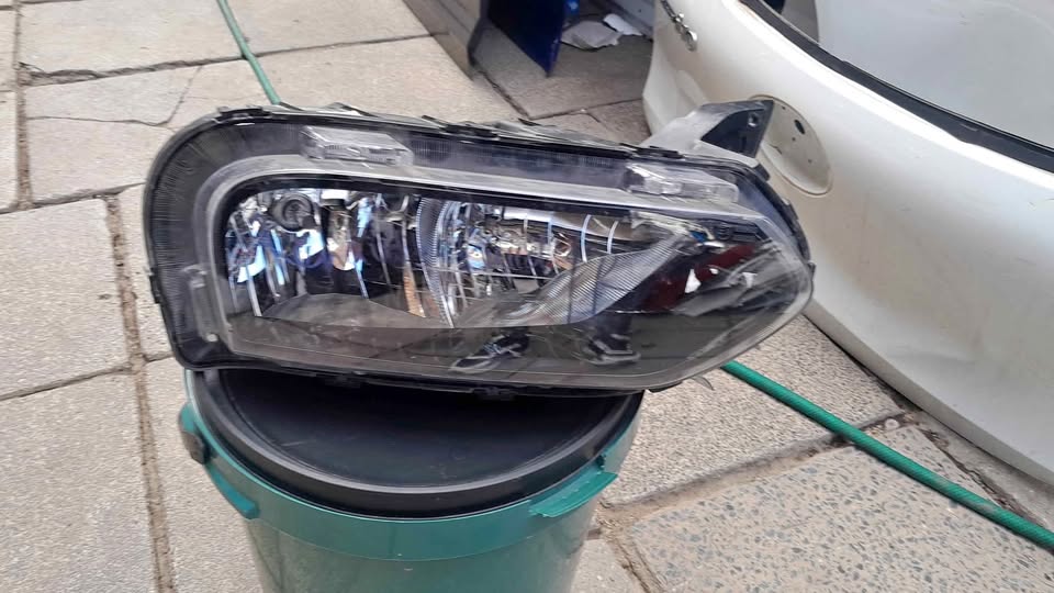 RENAULT KWID HEADLIGHT RIGHTSIDE 2018 TO 2022 MODEL - Private Seller RENAULT KWID HEADLIGHT RIGHTSIDE 2018 TO 2022 MODEL - Private Seller
