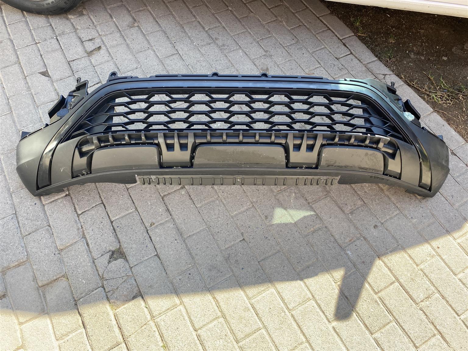 2023 VW T-ROC LOWER BUMPER GRILL FOR SALE. IN PRISTINE CONDITION - Private Seller