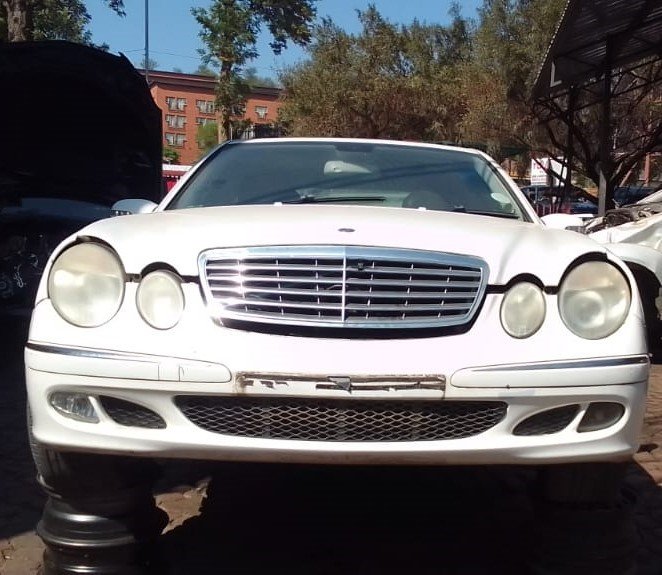 New Arrival Mercedes E270 2005 – Elegant and Powerful Sedan"