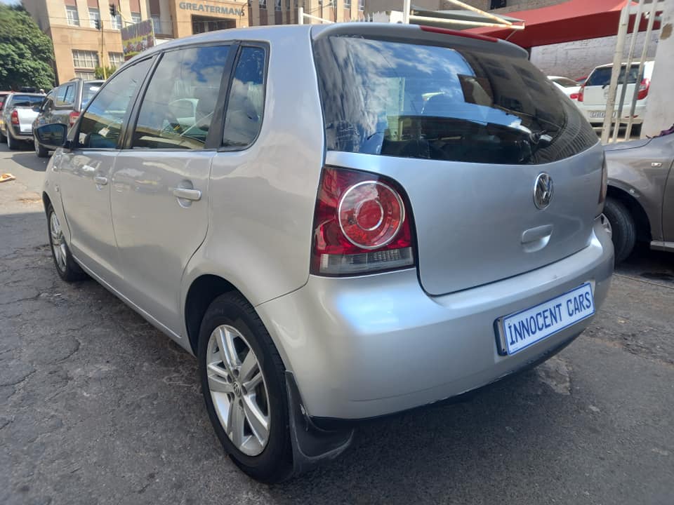2016 VW POLO VIVO HATCHBACK 1.6 PETROL  MANUAL, SILVER COLOUR