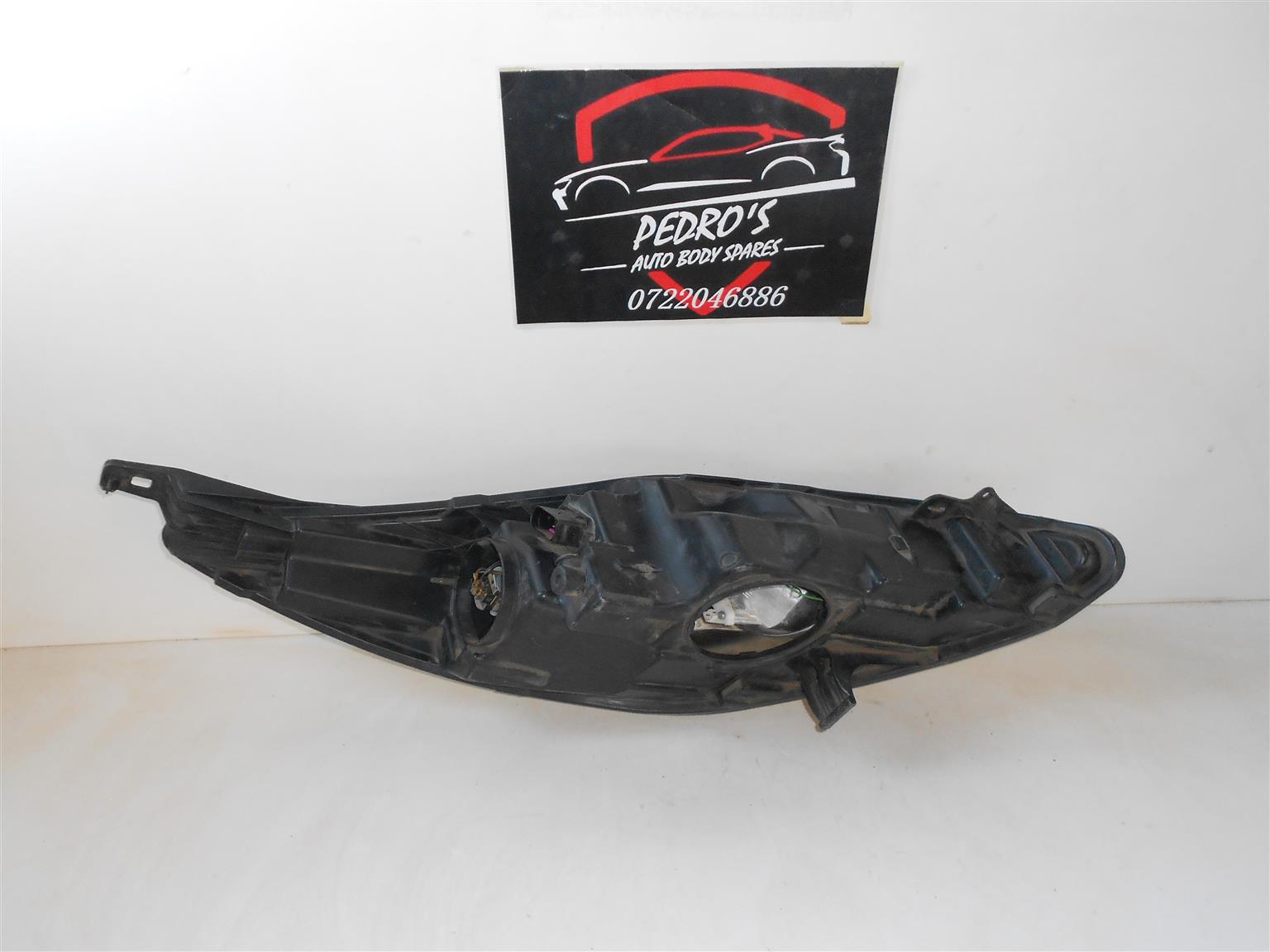 Ford Fiesta preface 2013-19 right side headlight