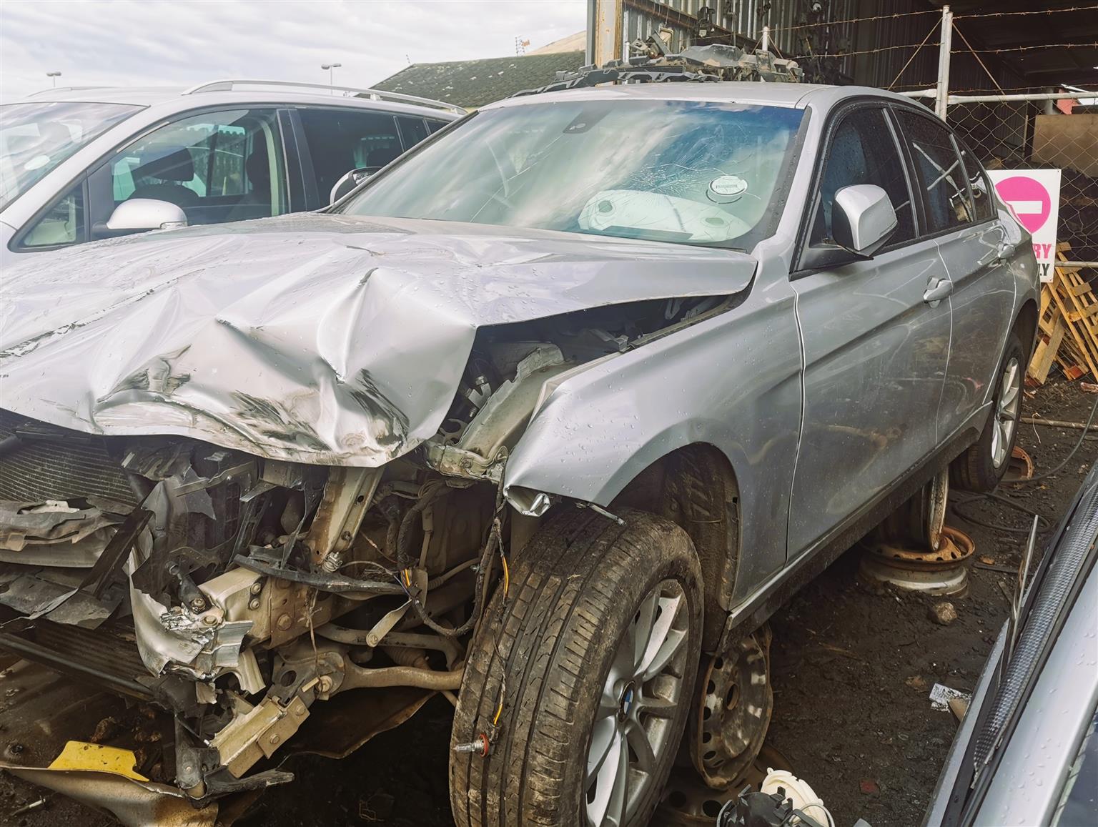 2014 BMW F30 320i – Stripping for Spares 2014 BMW F30 320i – Stripping for Spares