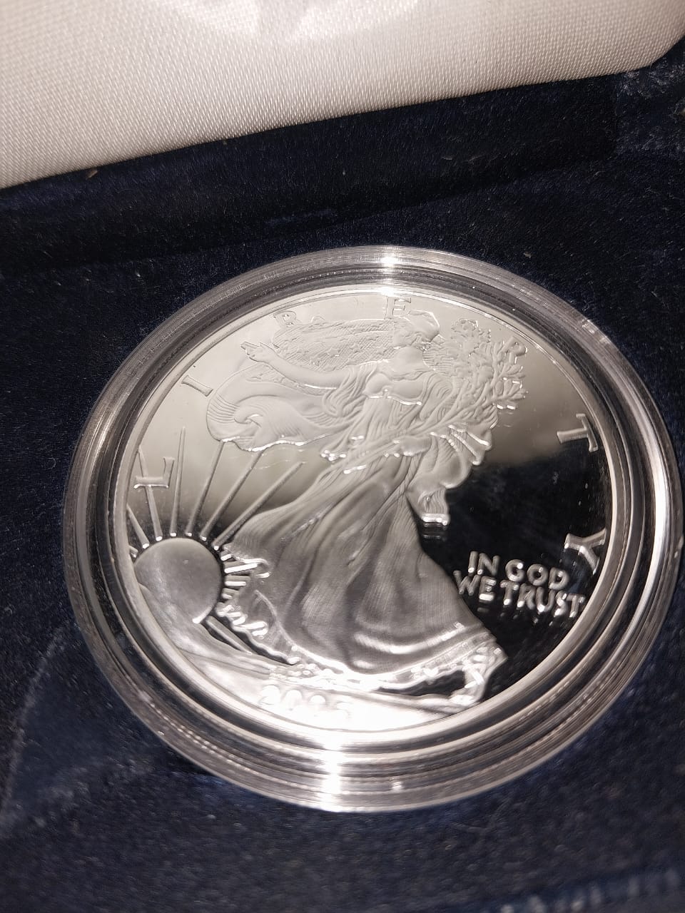 1 USA Fine silver Dollar in original packaging